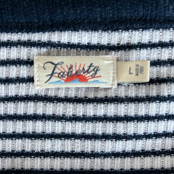 Faherty Women’s Henley size L - Picture 2 of 5